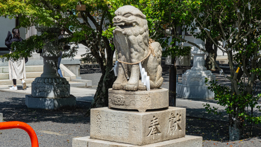 津島神社の狛犬（右）