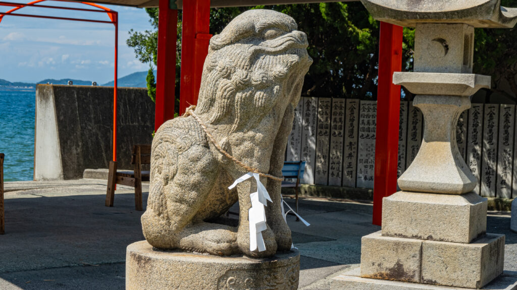 津島神社の狛犬（左）