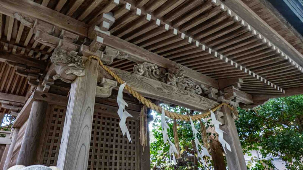 石川県かほく市の賀茂神社の旧本殿の上部です。